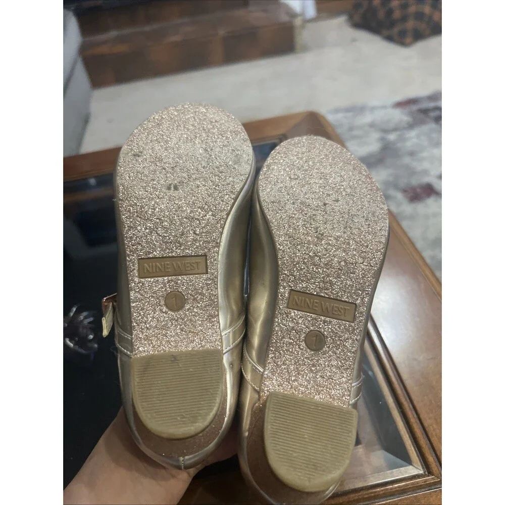Nine West Mary Jane Heels Kids Size 13 Champagne Gold Glitter Buckle Dress Shoes